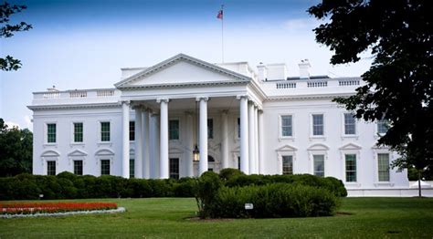 B­e­y­a­z­ ­S­a­r­a­y­­d­a­n­ ­k­o­n­s­o­l­o­s­l­u­k­ ­s­a­l­d­ı­r­ı­s­ı­n­a­ ­k­ı­n­a­m­a­